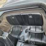 Mercedes 300 SL-24 R129 – rangement derrière les sièges