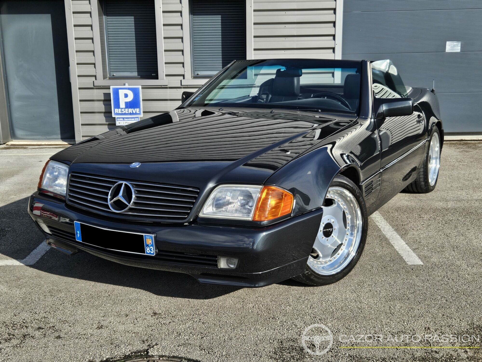 Mercedes 300 SL-24 R129 – vue trois-quarts avant gauche