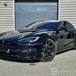 Tesla Model S Plaid – vue trois-quarts avant droite