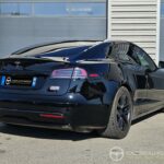 Tesla Model S Plaid – vue trois-quarts arrière droite