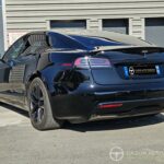 Tesla Model S Plaid – vue trois-quarts arrière gauche