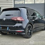 Volkswagen Golf 7 R 2.0 TSI 300ch DSG6 5 Portes — vue trois-quarts arrière opposée
