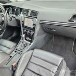 Volkswagen Golf 7 R 2.0 TSI 300ch DSG6 5 Portes — habitacle côté passager