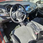 Mitsubishi Lancer Evo X 2,0 T 295 MR TC-SST — poste de conduite