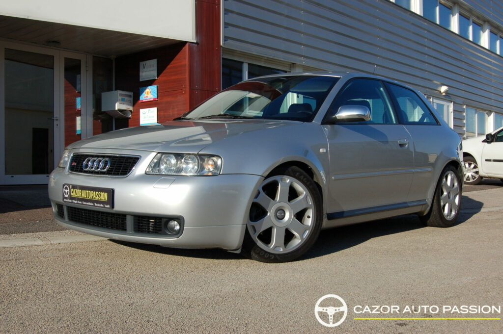 Audi S3 1.8 Turbo 210 ch — vue trois-quarts avant
