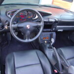 Porsche 911 type 996 Carrera 2 Cabriolet 3.6 320 ch — poste de conduite