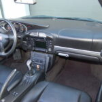 Porsche 911 type 996 Carrera 2 Cabriolet 3.6 320 ch — habitacle côté passager