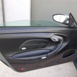 Porsche 911 type 996 Carrera 2 Cabriolet 3.6 320 ch — contre-porte conducteur
