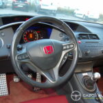 Honda Civic Type R FN2 2.0 i-VTEC 201 ch — Heritage Pack GP — poste de conduite