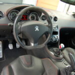 Peugeot RCZ R 1.6 THP 270 ch — poste de conduite