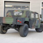 AM General Humvee M998 — Cargo / Transport de troupes — vue trois-quarts arrière