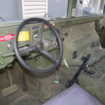 AM General Humvee M998 — Cargo / Transport de troupes — poste de conduite