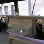 AM General Humvee M998 — Cargo / Transport de troupes — tableau de bord et habitacle