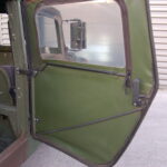 AM General Humvee M998 — Cargo / Transport de troupes — porte arrière