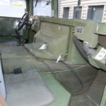 AM General Humvee M998 — Cargo / Transport de troupes — habitacle côté passager