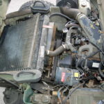 AM General Humvee M998 — Cargo / Transport de troupes — compartiment moteur