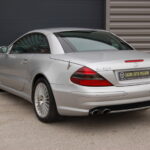 Mercedes SL 500 Pack AMG (R230) 306 ch — vue trois-quarts arrière toit fermé