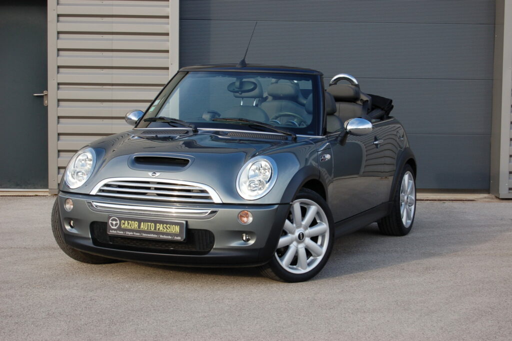 Mini Cooper S Cabriolet 1.6 170 ch — vue trois-quarts avant décapotée