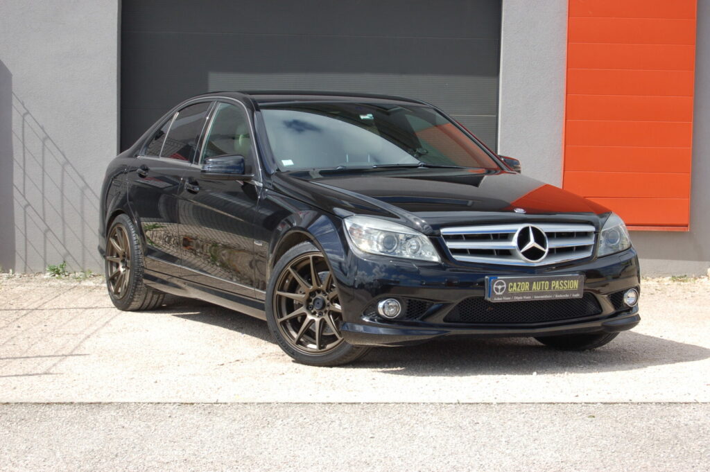Mercedes Classe C 350 Avantgarde Pack AMG 7G-Tronic (W204) — vue trois-quarts avant