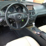 Mercedes Classe C 350 Avantgarde Pack AMG 7G-Tronic (W204) — poste de conduite