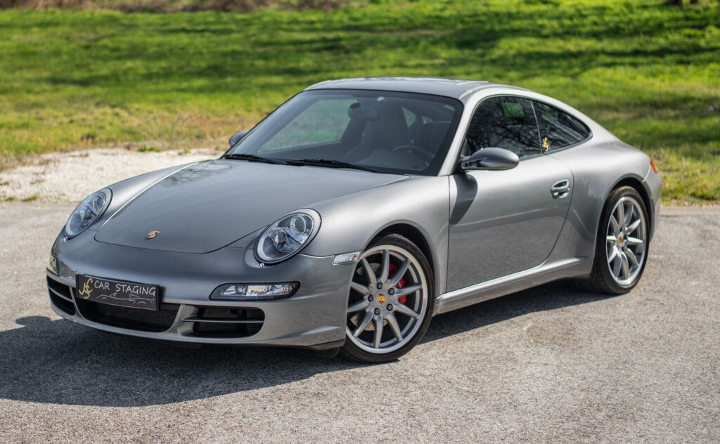 Porsche 911 type 997 Carrera S 3.8 355 ch Tiptronic S — vue trois-quarts avant