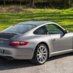 Porsche 911 type 997 Carrera S 3.8 355 ch Tiptronic S — vue trois-quarts arrière