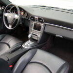 Porsche 911 type 997 Carrera S 3.8 355 ch Tiptronic S — tableau de bord côté passager