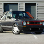 Volkswagen Golf 1 GTI 1800 DX Plus Pirelli — vue trois-quarts avant opposée