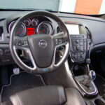 Opel Astra GTC OPC 2.0 Turbo 280 ch — poste de conduite