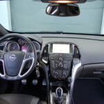 Opel Astra GTC OPC 2.0 Turbo 280 ch — tableau de bord et console