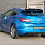 Opel Astra GTC OPC 2.0 Turbo 280 ch — vue trois-quarts arrière opposée