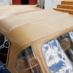 Triumph TR6 2.5 — Triple carburateurs — 1973 — capote, vue arrière