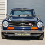 Triumph TR6 2.5 — Triple carburateurs — 1973 — vue de face complémentaire