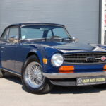 Triumph TR6 2.5 — Triple carburateurs — 1973 — vue trois-quarts avant opposée