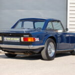 Triumph TR6 2.5 — Triple carburateurs — 1973 — vue trois-quarts arrière