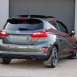 Ford Fiesta ST 1.5 EcoBoost 200 ch — 3 portes — vue trois-quarts arrière opposée