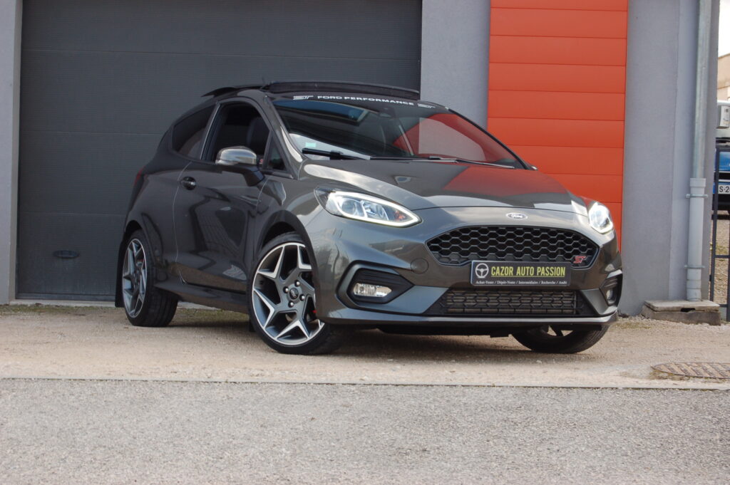 Ford Fiesta ST 1.5 EcoBoost 200 ch — 3 portes — vue trois-quarts avant