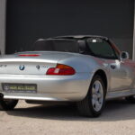 BMW Z3 2.0 Roadster 150 ch — vue trois-quarts arrière décapotée