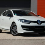 Renault Mégane 3 RS Phase 2 265 ch Start & Stop — vue trois-quarts avant