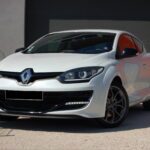 Renault Mégane 3 RS Phase 2 265 ch Start & Stop — vue trois-quarts avant opposée