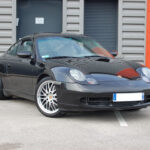 Porsche 911 type 996 Carrera 3.4 300 ch — vue trois-quarts avant opposée