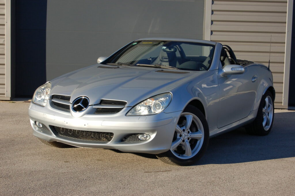 Mercedes SLK 350 Edition 10 7G-Tronic 272 ch — vue trois-quarts avant décapotée