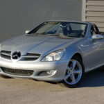 Mercedes SLK 350 Edition 10 7G-Tronic 272 ch — vue trois-quarts avant décapotée