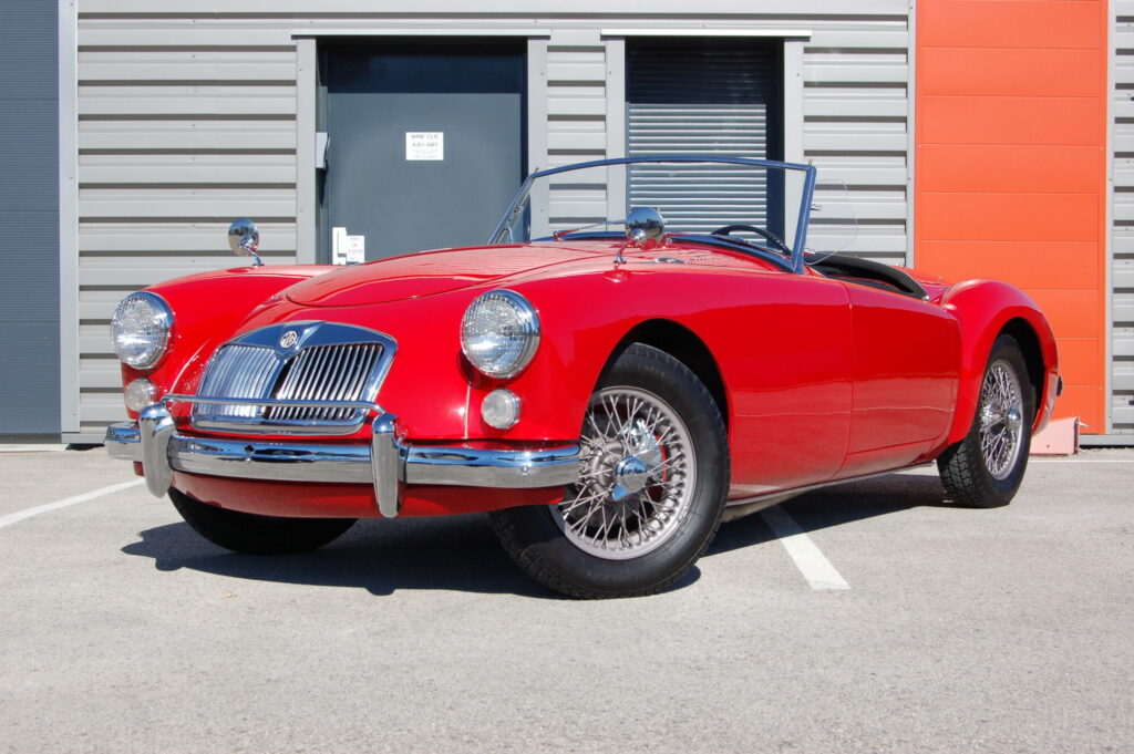MG MGA 1600 MK1 Cabriolet — vue trois-quarts avant