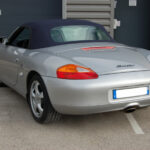 Porsche Boxster 986 2.7 220 ch — vue trois-quarts arrière opposée