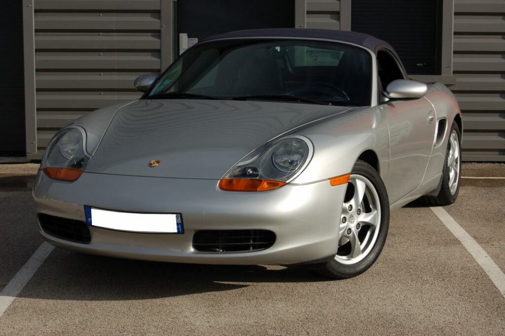 Porsche Boxster 986 2.7 220 ch — vue trois-quarts avant