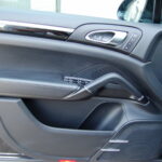 Porsche Cayenne S V6 3.0 Diesel 262 ch Tiptronic — contre-porte conducteur