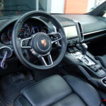 Porsche Cayenne S V6 3.0 Diesel 262 ch Tiptronic — poste de conduite, vue complémentaire
