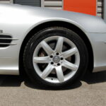 Mercedes SL 500 (R230) 306 ch BVA — jante avant opposée