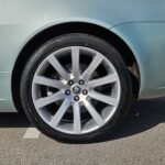Jaguar XK Coupé V8 4.2 306 ch BVA6 — jante arrière opposée